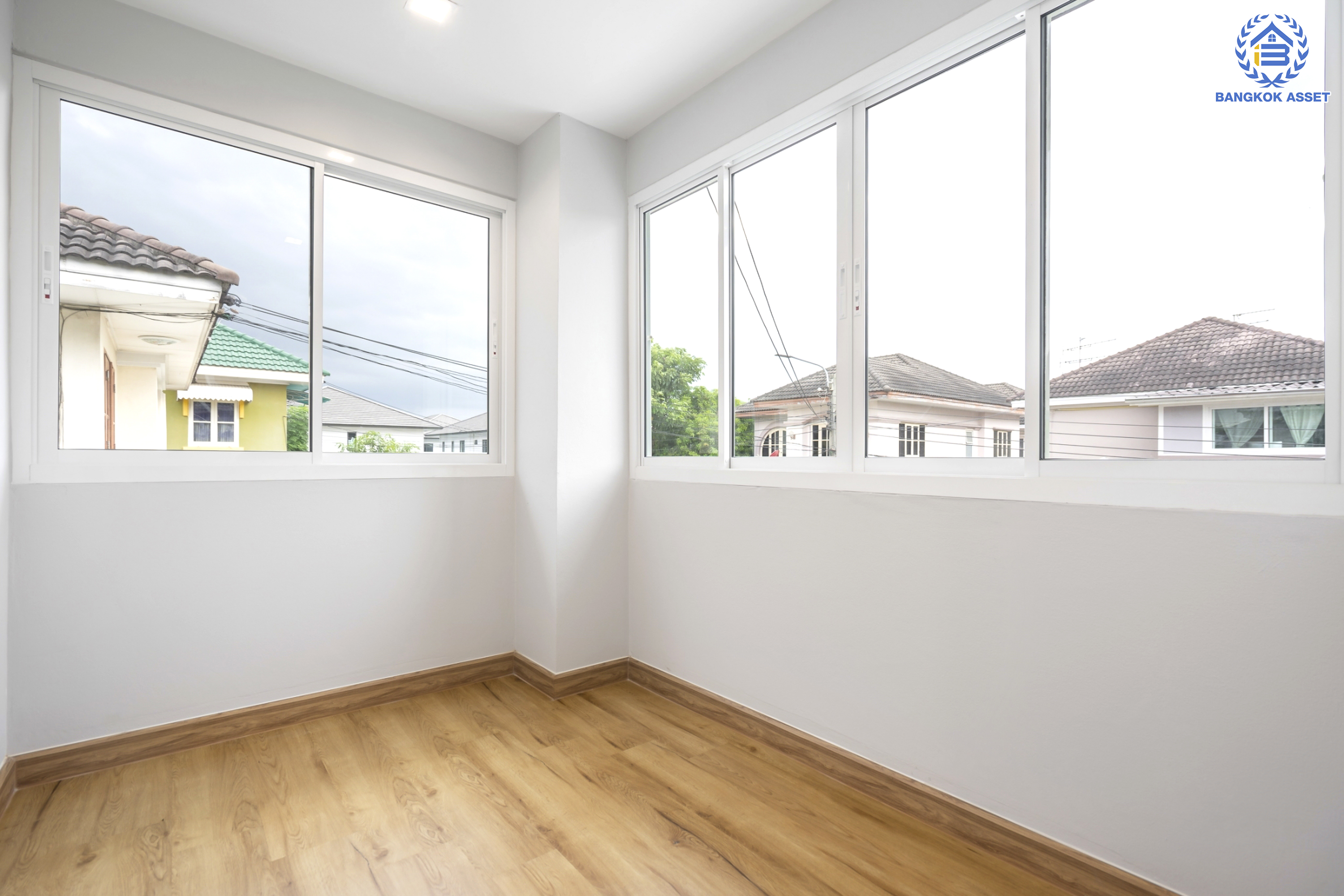 บ้านมือสองตกแต่งใหม่ แบรนด์ LH ม.ชัยพฤกษ์ ทวีวัฒนา เนื้อที่ 52.5 ตร.ว. ตอบโจทย์ทุกการอยู่อาศัย ด้วยฟังก์ชัน 3 ห้องนอน 3 ห้องน้ำ 1 ที่จอดรถ บนทำเลศักยภาพ เชื่อมต่อทางคู่ขนานลอยฟ้าบรมราชชนนี ใกล้ ม.มหิดล และเซ็นทรัลศาลายา